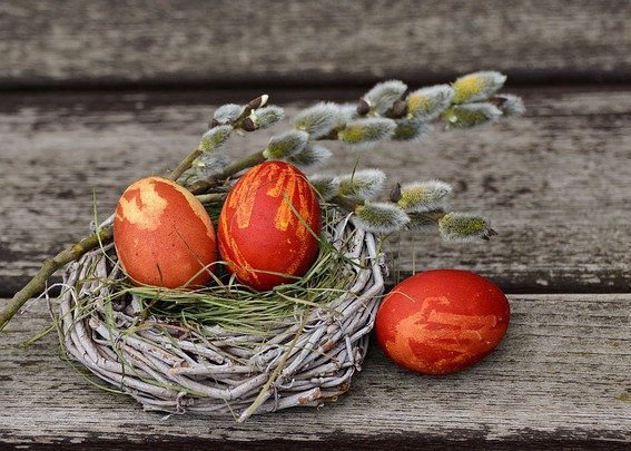 Decorating Eostre's Eggs.